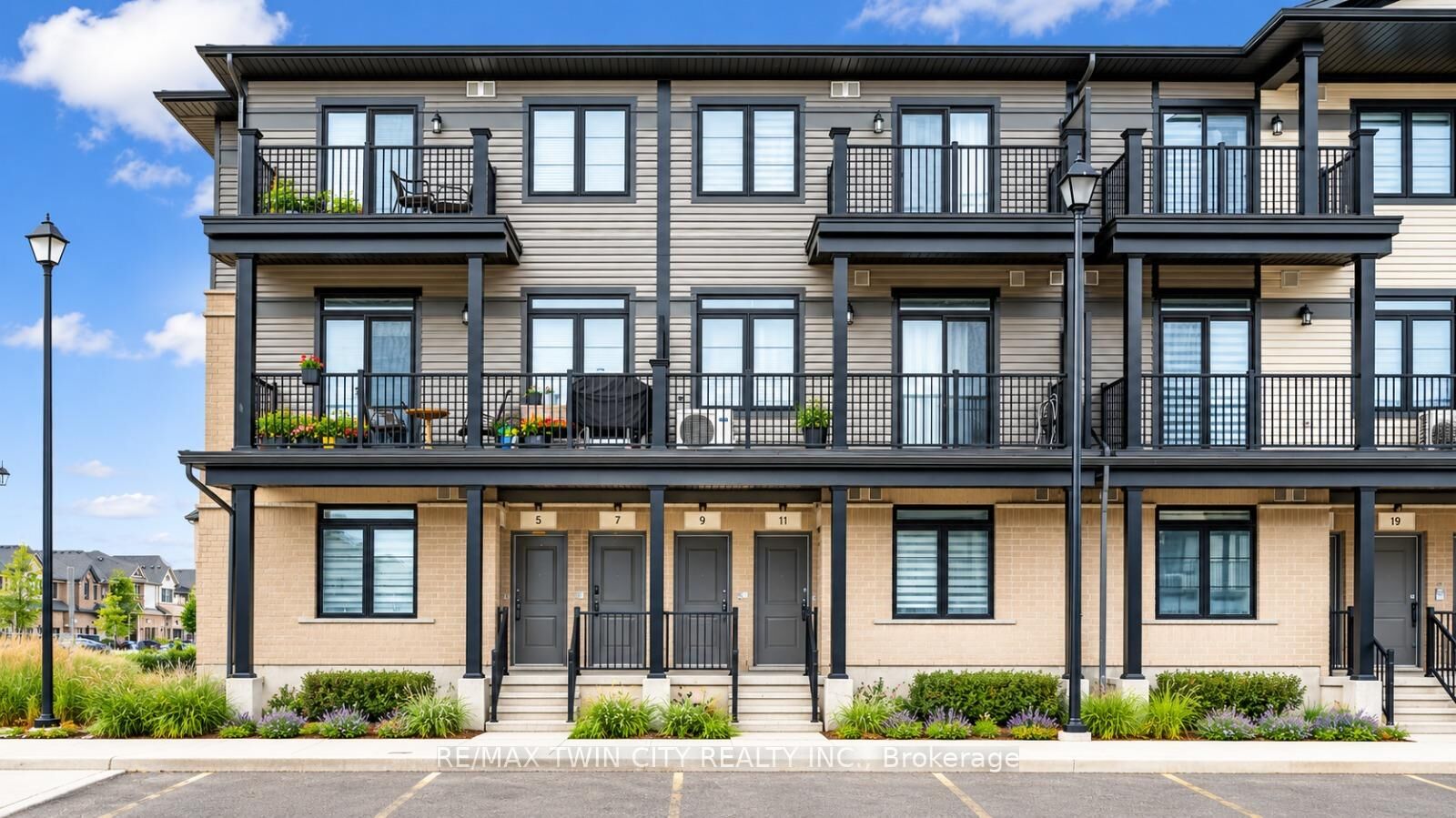 Property Photo:  9 Lomond Lane  ON N2R 0T6 