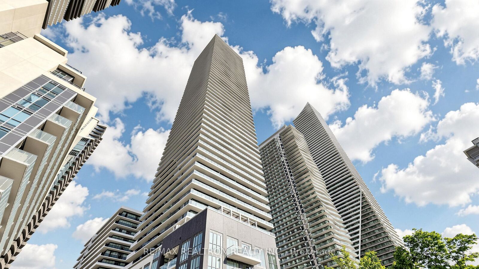 Property Photo:  70 Annie Craig Drive 4109  ON M8V 0G2 