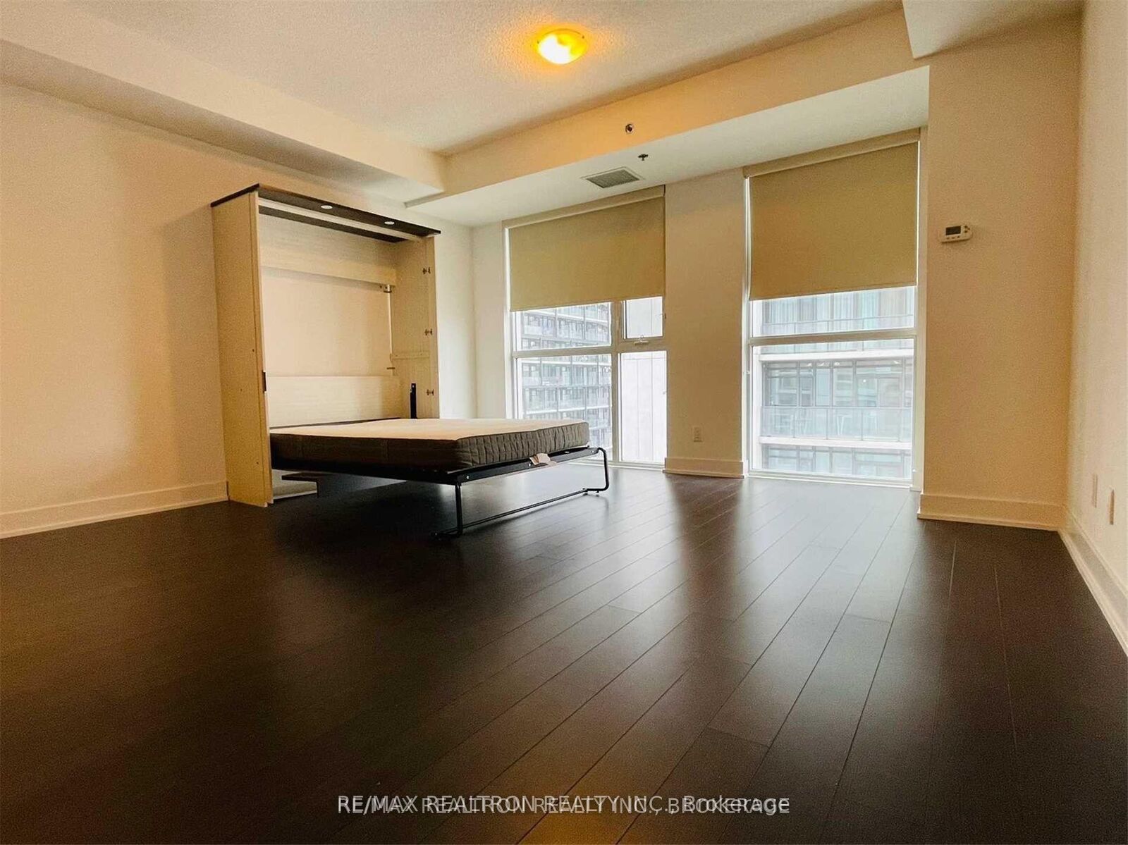 Property Photo: 318 Richmond Street 1710 ON M5V 0B4