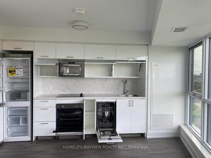 Property Photo:  585 Bloor Street E 2316  ON M4W 0B3 