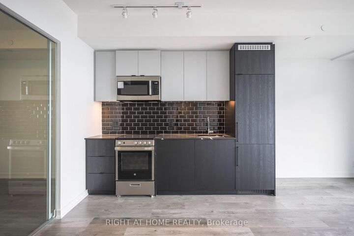 Property Photo: 285 Dufferin Street 917 ON M6K 1E6