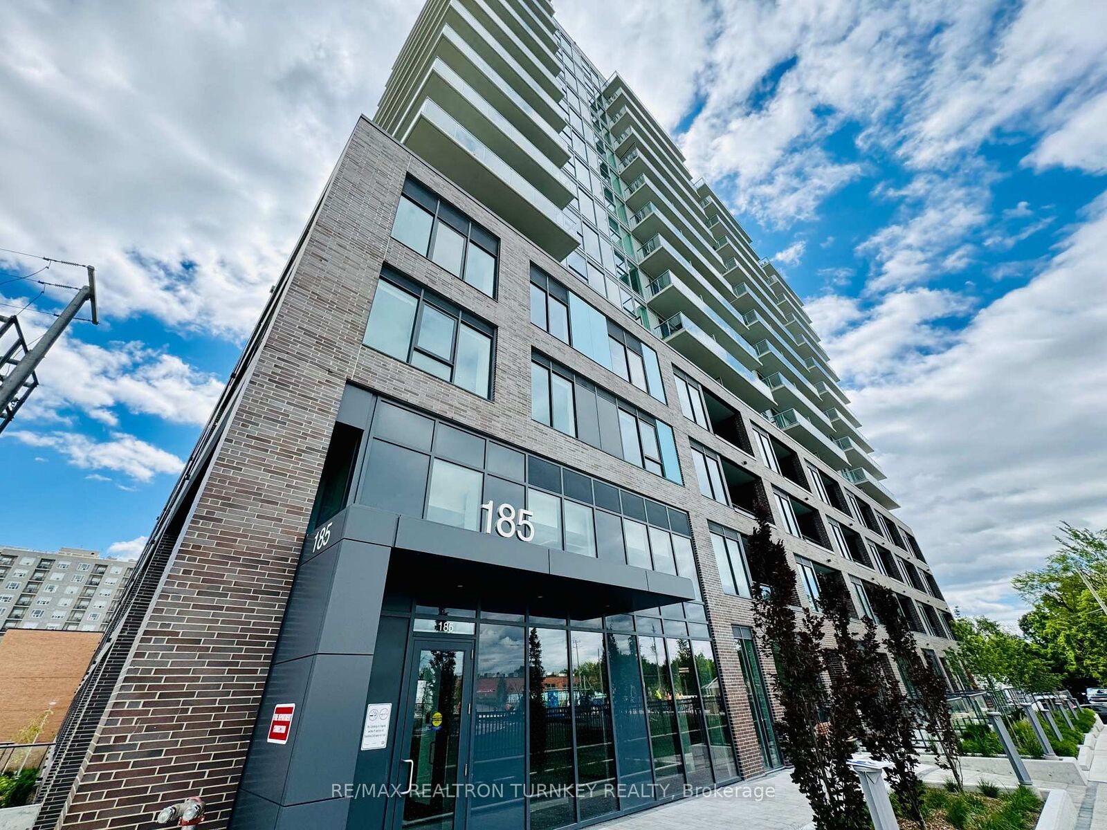 Property Photo:  185 Deerfield Road 903  ON L3Y 0G7 