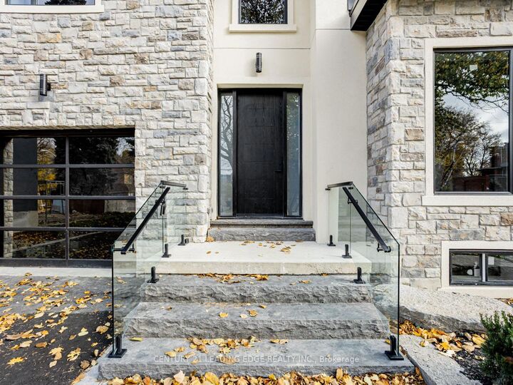 Property Photo:  19 Donalda Crescent Upper  ON M1S 1N5 