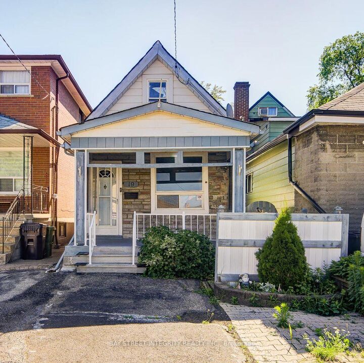 19 Robinson Avenue — photo 1