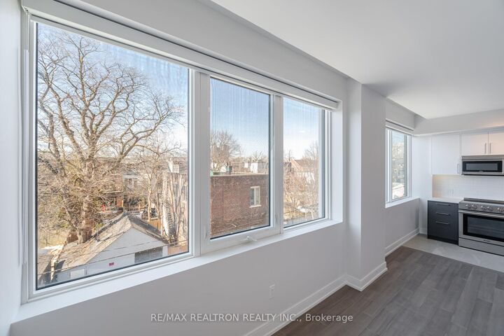 Property Photo: 664 Spadina Avenue 304 ON M5S 2H7