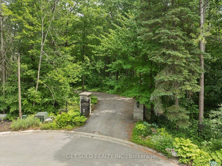 Property Photo: 80 White Pine Trail ON L4E 3L8