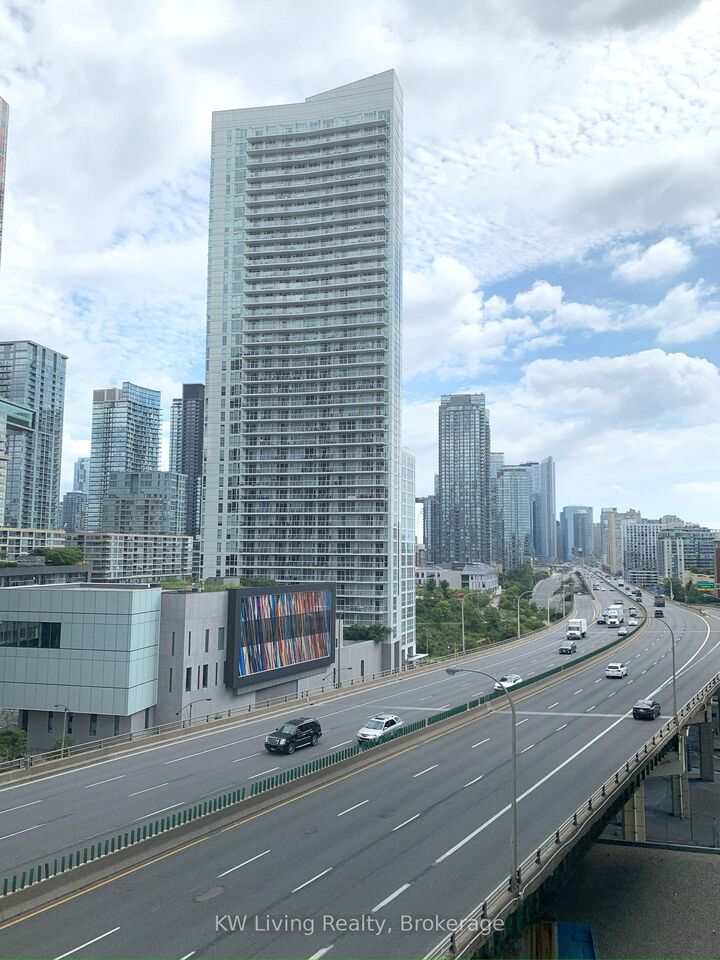 Property Photo:  19 Bathurst Street 1006  ON M5V 0N2 