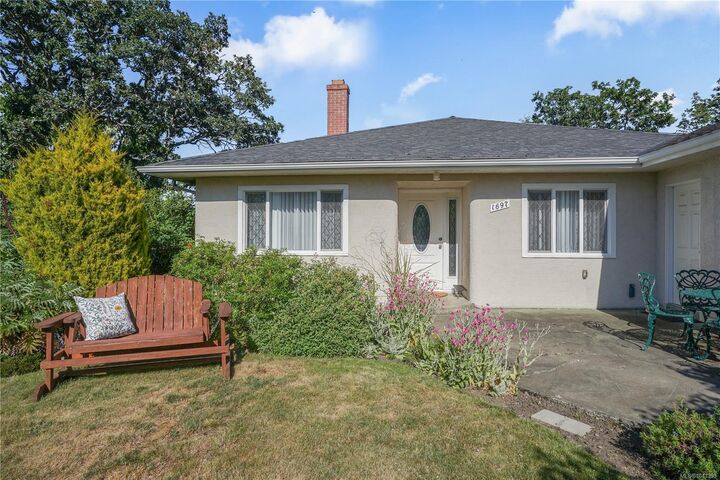 Property Photo:  1697 Yale St  BC V8R 5N5 