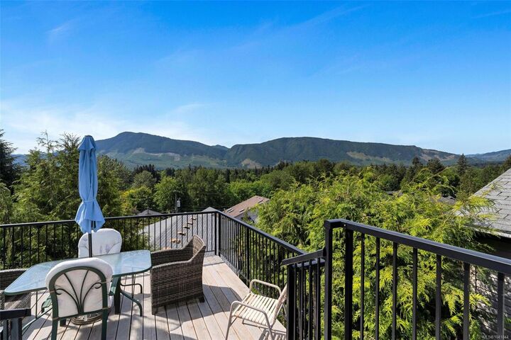 Property Photo:  385 Lake Park Rd  BC V0N 2L0 