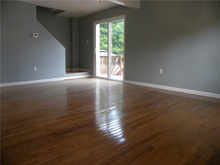 Property Photo: 125 Everglade Dr PA 15235