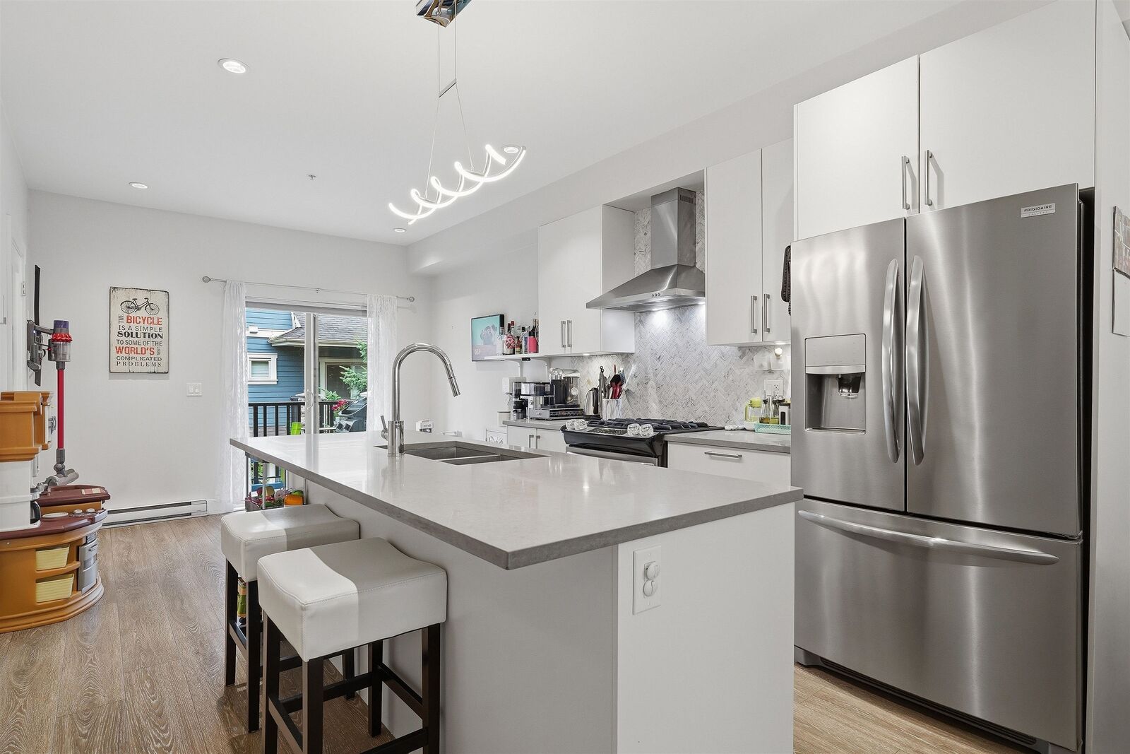 Property Photo: 843 Ewen Avenue 23 BC V3M 0K6