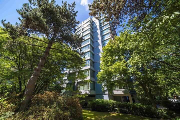 5425 Yew Street 802 — photo 1