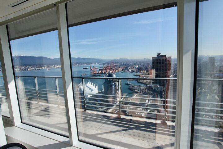 Property Photo: 1011 W Cordova Street 4203 BC V6C 0B2