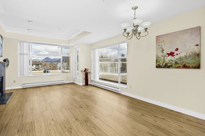 Property Photo: 2340 Hawthorne Avenue 404 BC V3C 1W9