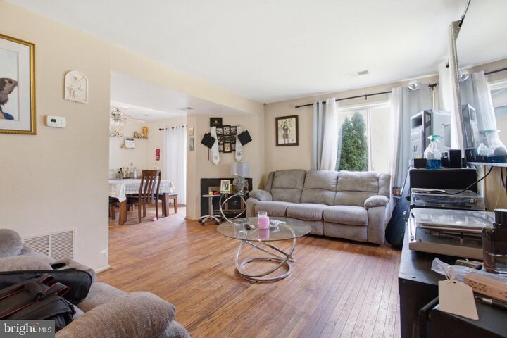 Property Photo: 18527 Tarragon Way MD 20874