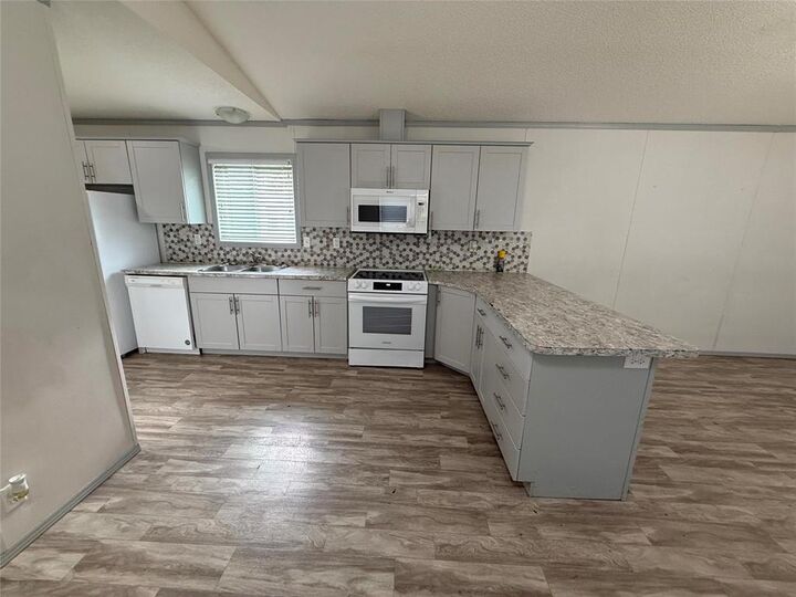 Property Photo:  13 Aspen Four Drive  MB R5G 0M3 