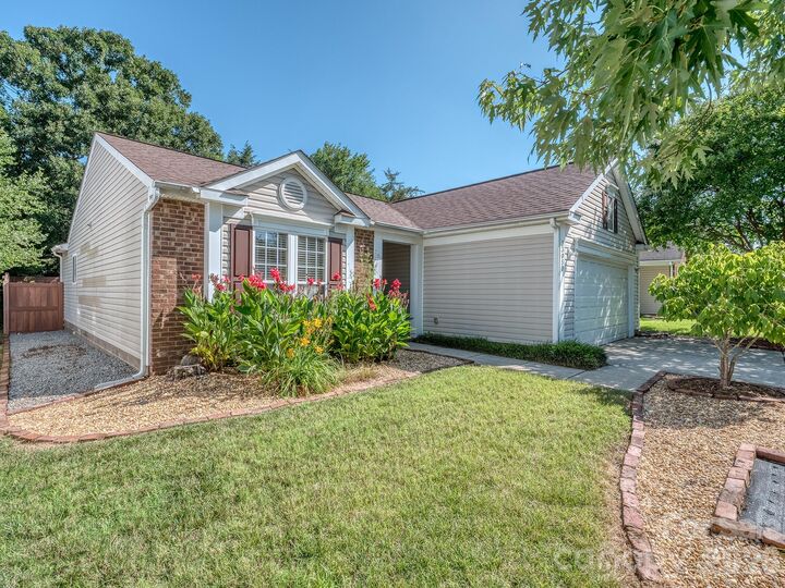 Property Photo:  13050 Planters Row Drive  NC 28278 