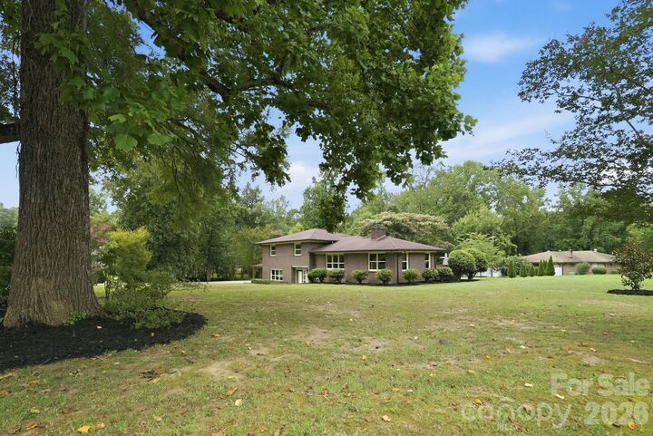 Property Photo: 181 Woodlynn Drive NC 28214