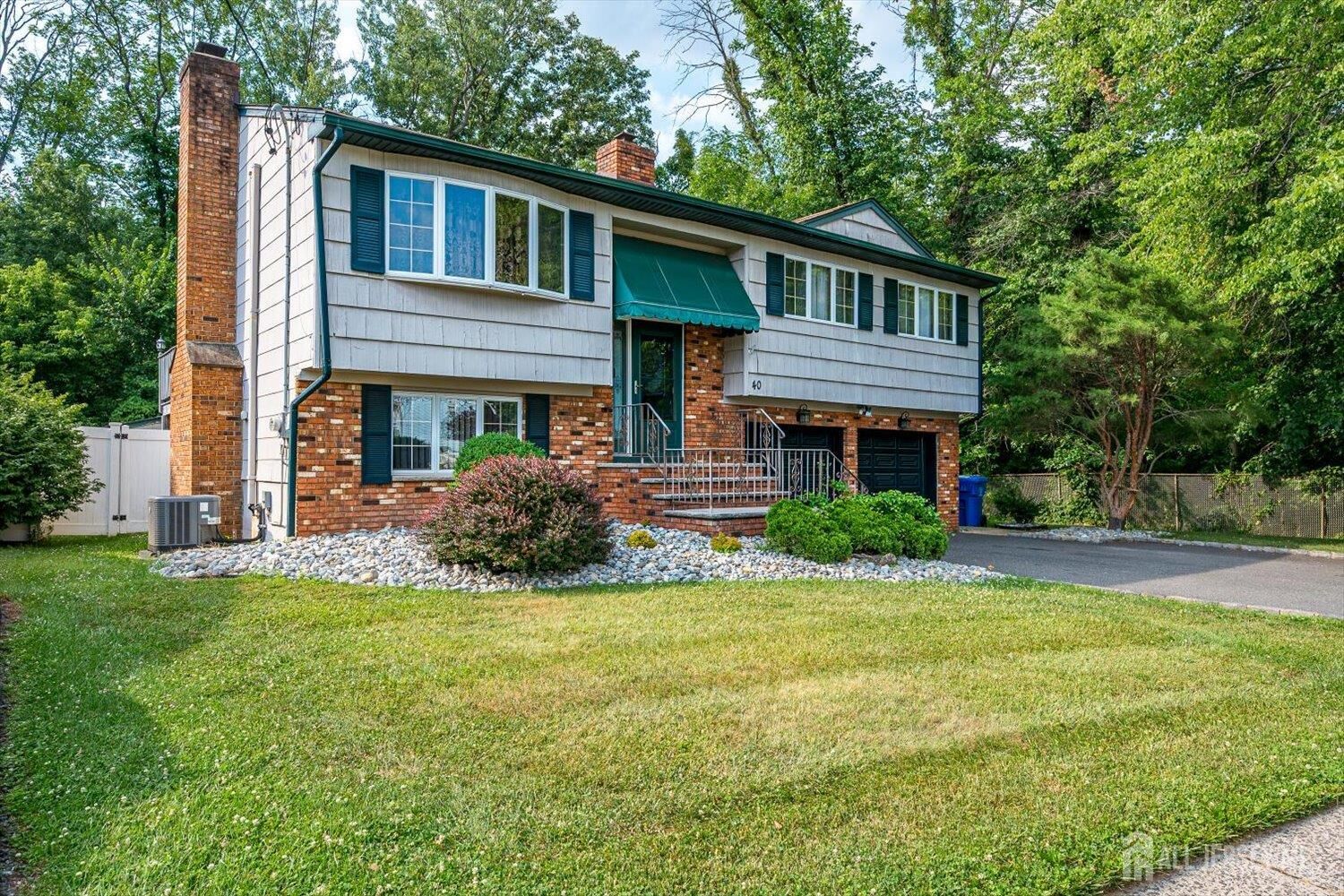Property Photo:  40 Winding Road  NJ 08830 
