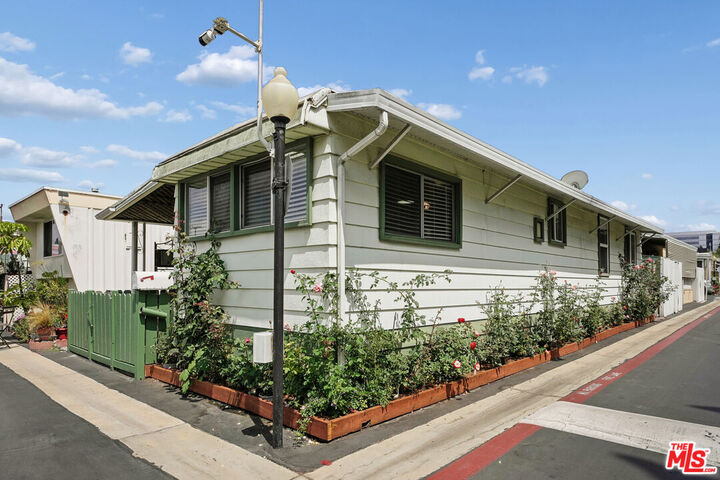 Property Photo: 11250 Playa St CA 90230