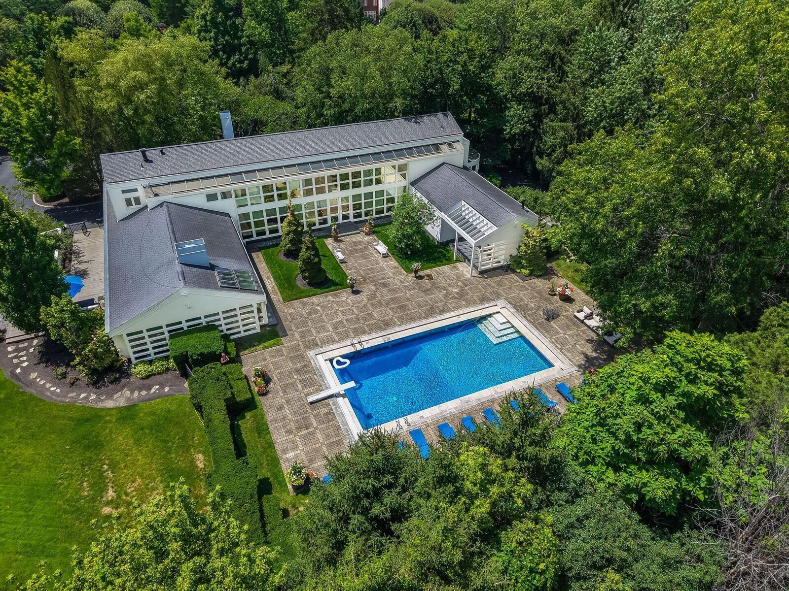 Property Photo:  422 N Parkview Avenue  OH 43209 