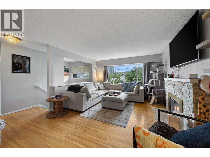 Property Photo: 740 Sherwood Drive BC V2B 4E5