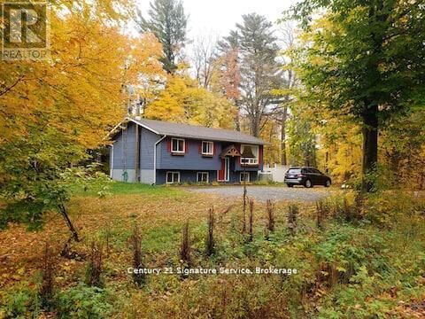 Property Photo: 879 Stephenson Road East 1 ON P0B 1L0