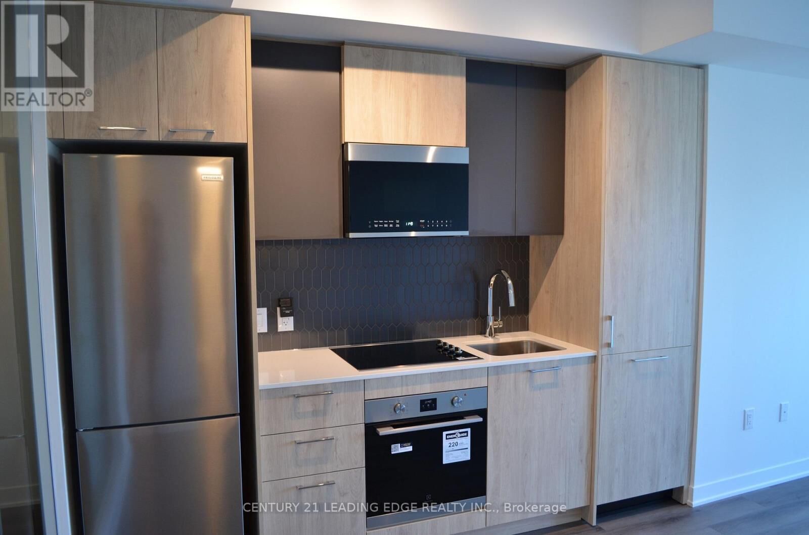 Property Photo: 10 Oak Street 2407 ON M5A 0Z1