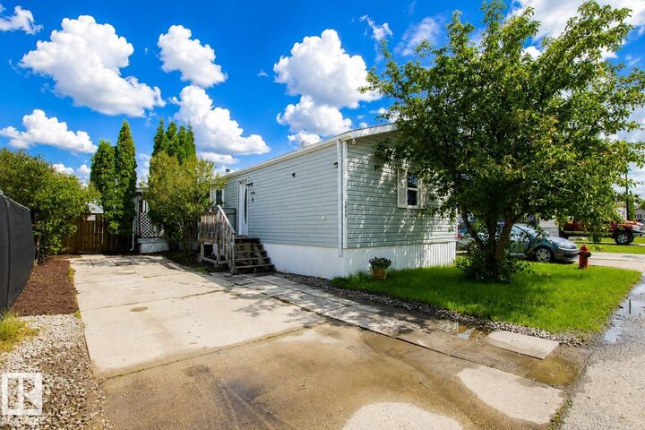 1036 Lakeland Crescent — photo 1