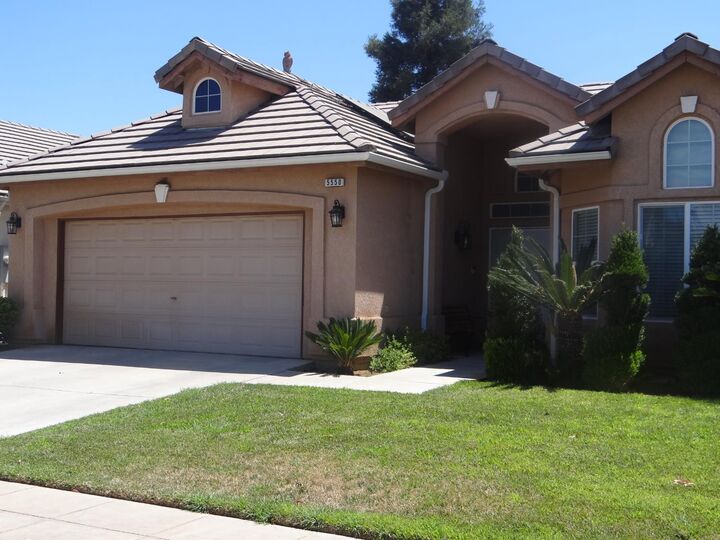Property Photo: 5550 N Cresta Avenue CA 93723