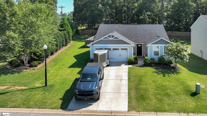 Property Photo:  201 Burr Oak Lane  SC 29673 