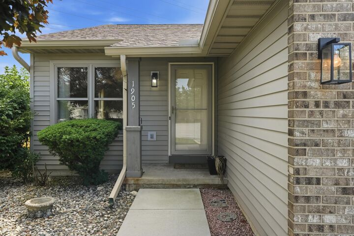 Property Photo:  1905 Creekside Court  IN 46383 