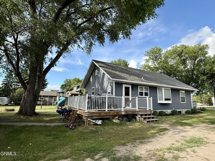 Property Photo:  15 10th Street N  ND 58474 