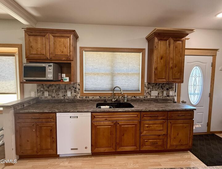 Property Photo:  15 10th Street N  ND 58474 