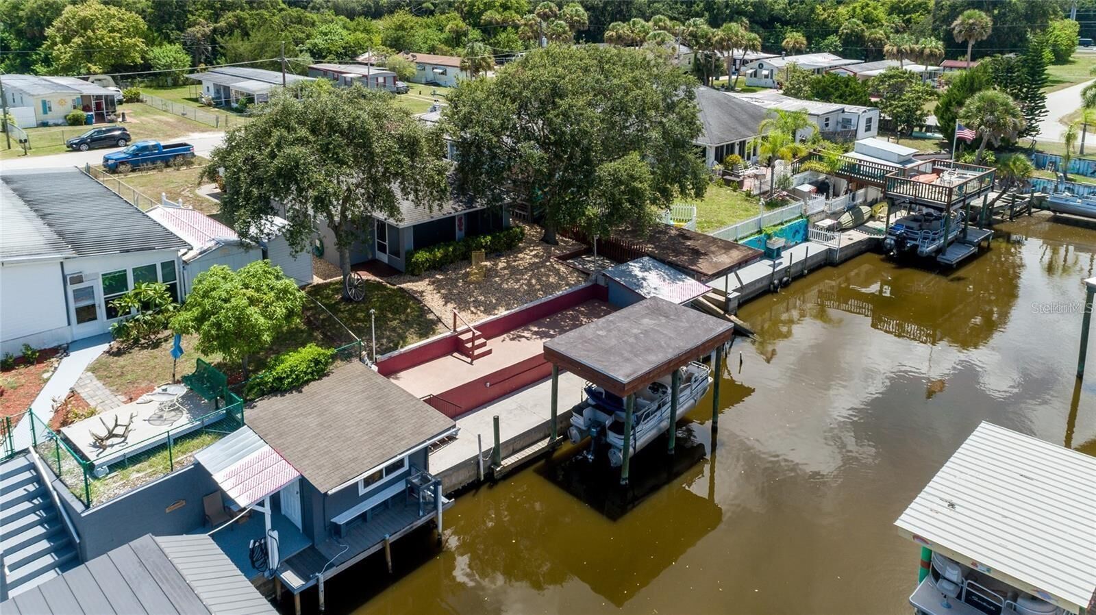 Property Photo:  107 Douglas Street  FL 32141 