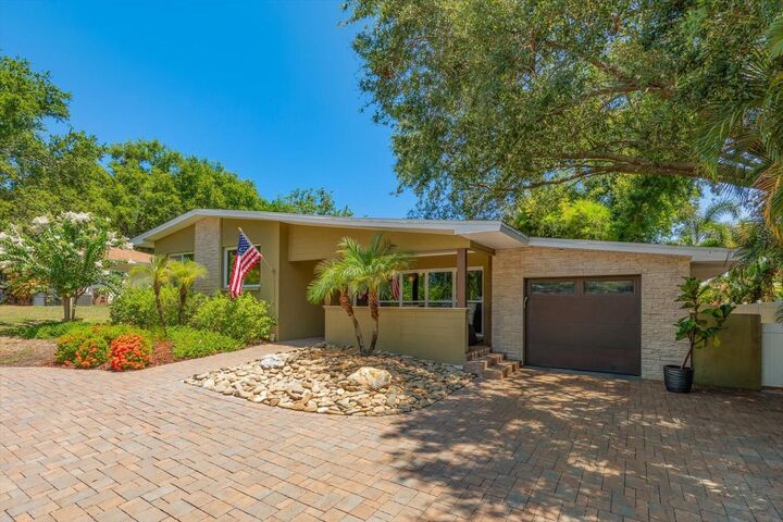 Property Photo: 308 Barbara Circle FL 33756