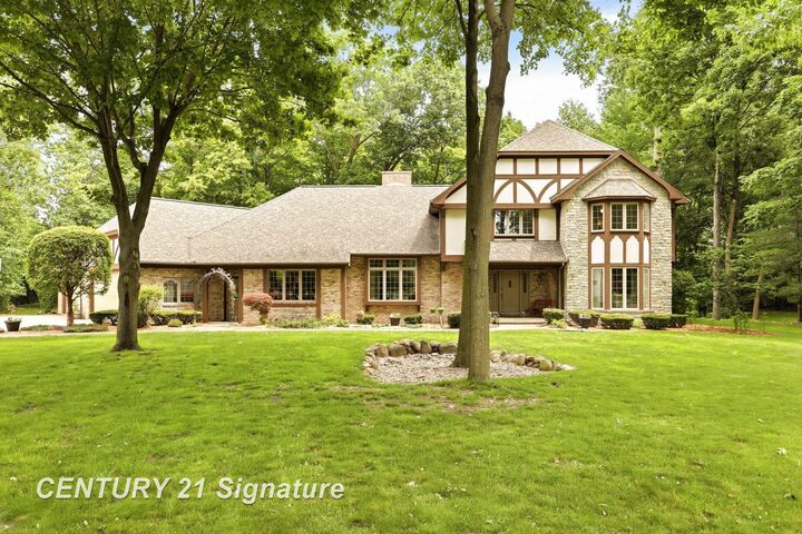 Property Photo:  4210 Maple Woods West Drive  MI 48603 