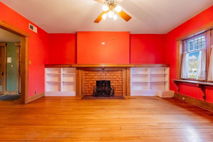 Property Photo: 116 S East Avenue 1E IL 60302