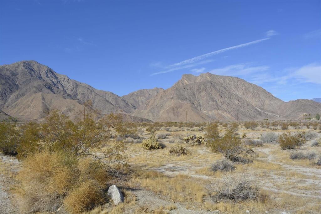 Property Photo: 2490 Hoberg Rd CA 92004