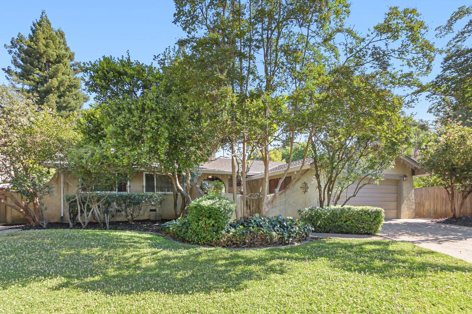 Property Photo:  8321 Willowdale Way  CA 95628 