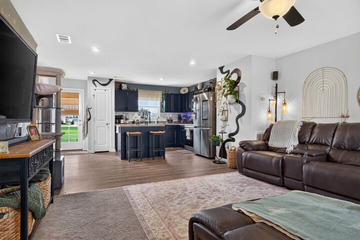 Property Photo: 5520 Compass Way TN 37037