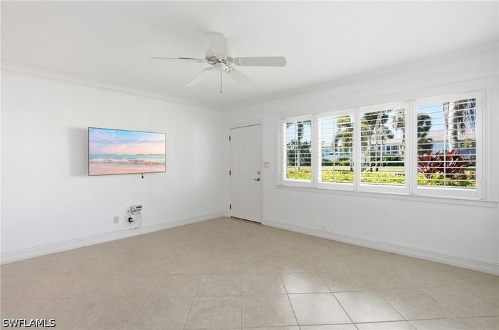 Property Photo: 421 12th Avenue S A4 FL 34102