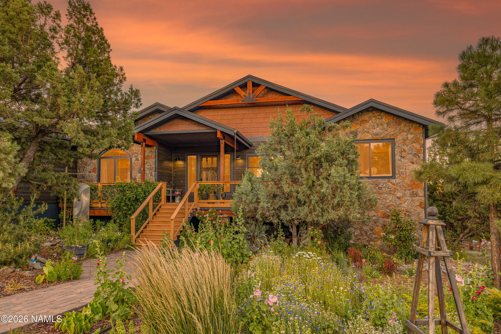 Property Photo: 300 Fairway Drive AZ 86046