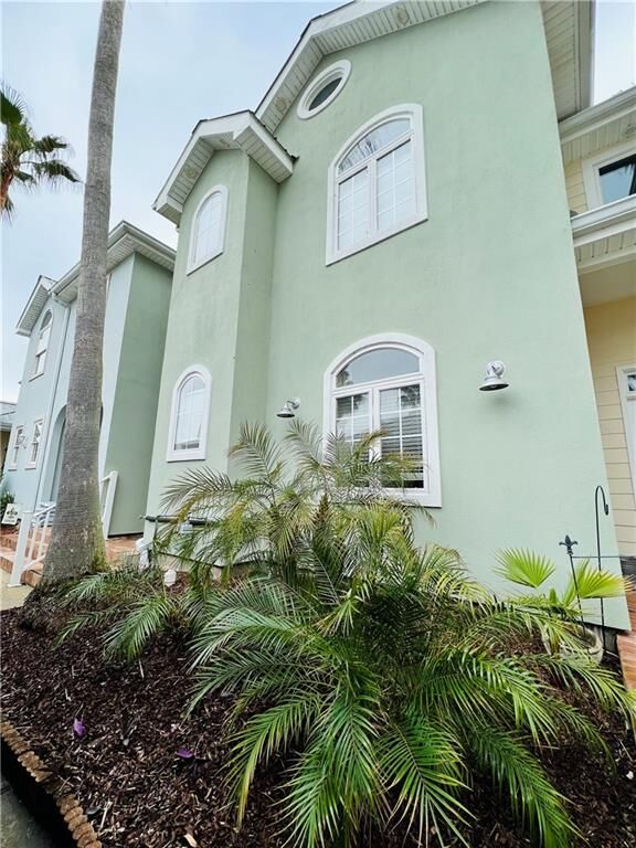 Property Photo: 1413 Royal Palm Drive C LA 70458