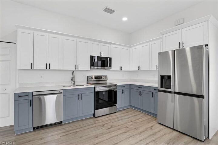 Property Photo:  446 Western Ave S  FL 33974 