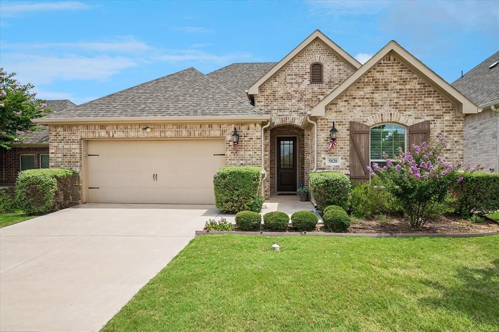 Property Photo: 5020 Esplanade Boulevard TX 75077