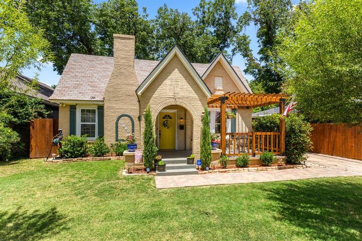 Property Photo:  1712 Speedway Avenue  TX 76301 