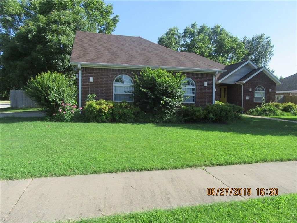 Property Photo: 410 Julian Court AR 72761