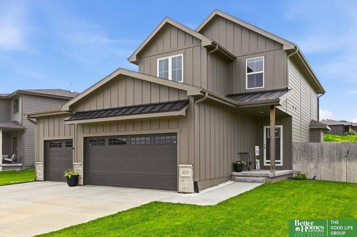 Property Photo: 16121 Isabella Street NE 68007