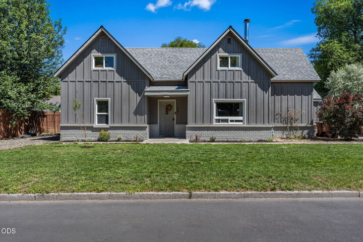 Property Photo: 267 NW 5th Street OR 97754